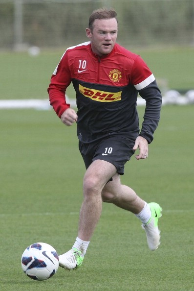 Buổi tập đầu tiên sau kỳ nghỉ của Rooney...